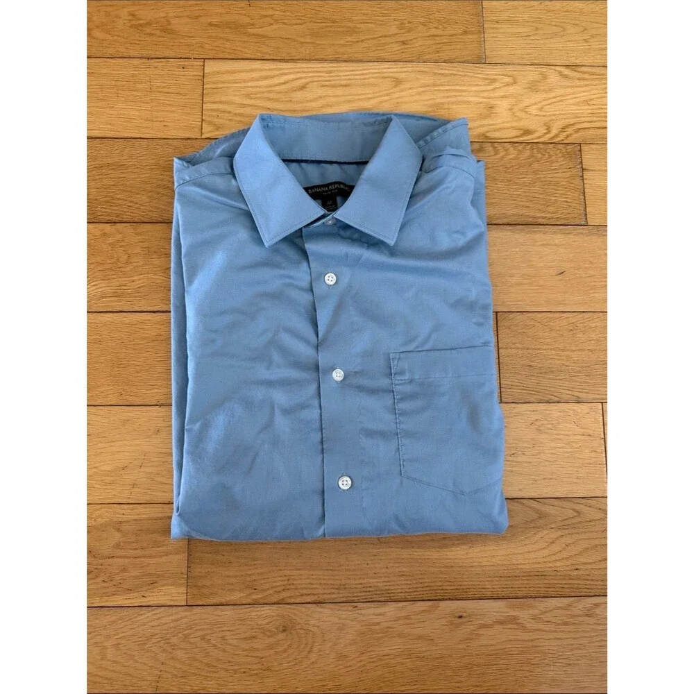 Banana Republic Men's Light Blue Slim-Fit Button-Up Shirt